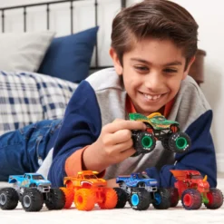 Monster Jam Dragonoid monsteri auto 1:64